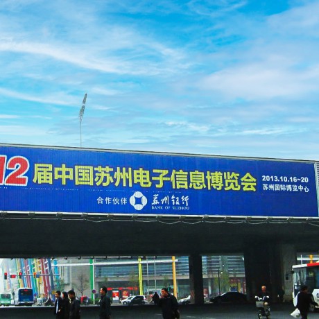 旋轉(zhuǎn)面板三面翻廣告牌太陽(yáng)能面板三面翻標(biāo)志三面翻廣告牌